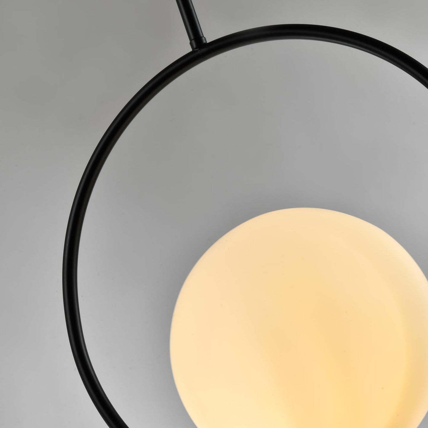 LQWELL® Globe Pendelleuchte Hängeleuchte G9, Modern Kugelglas Lampenschirm Pendellampe Hängelampe für Küche Wohnzimmer Schlafzimmer Esszimmer, Metall Mid Century Deckenlampe, Schwarz