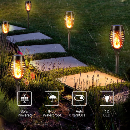 Solar-Fackelleuchten mit Flammeneffekt auf Gartenweg, schwarze Leuchten